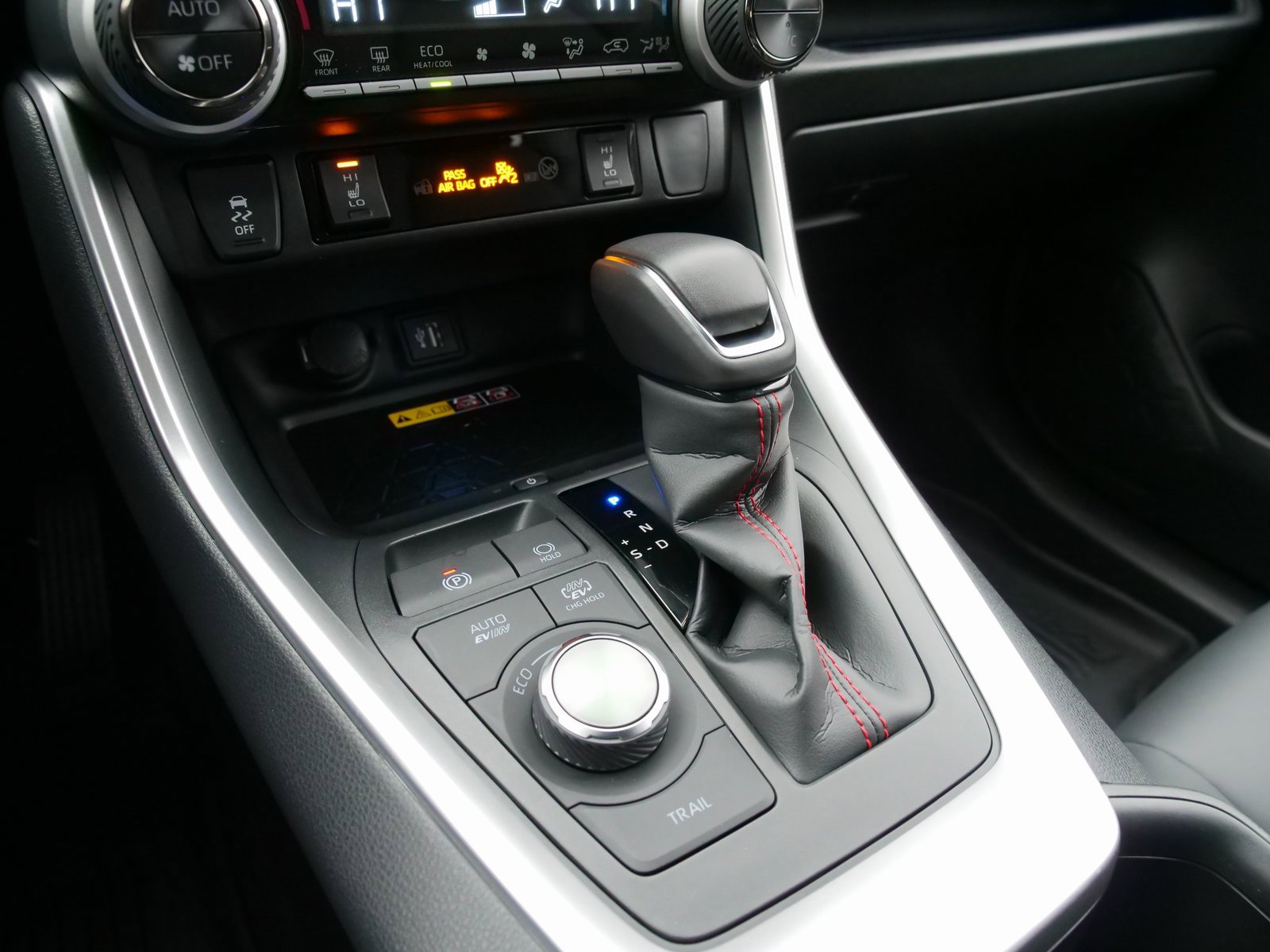 Used 2025 Toyota RAV4 XSE image 27