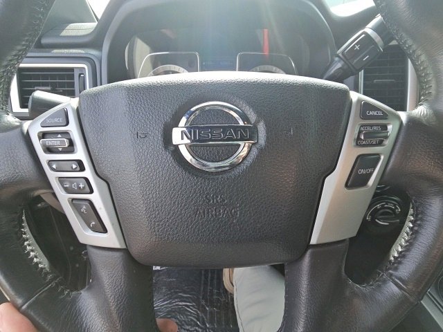 Used 2019 Nissan Titan SV w/ SV Convenience Package image 18
