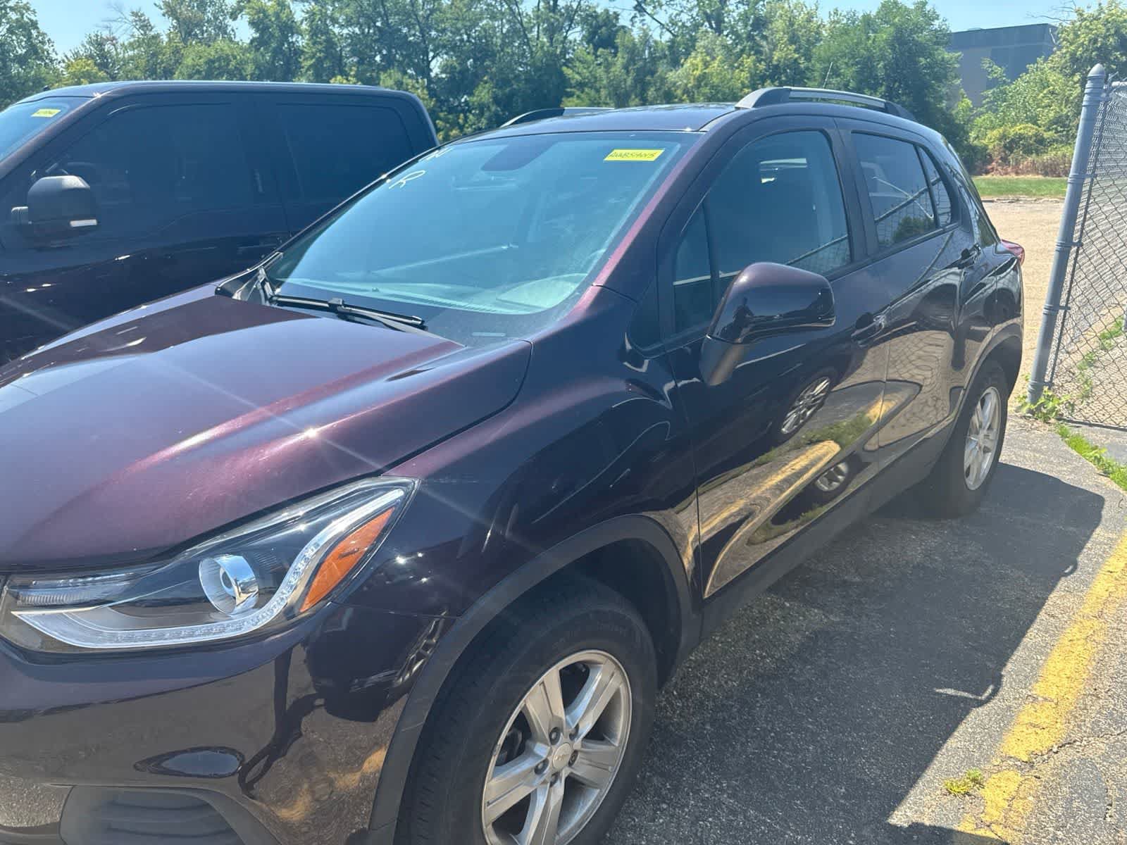 Used 2022 Chevrolet Trax LT w/ LT Convenience Package AWD/4WD image 19