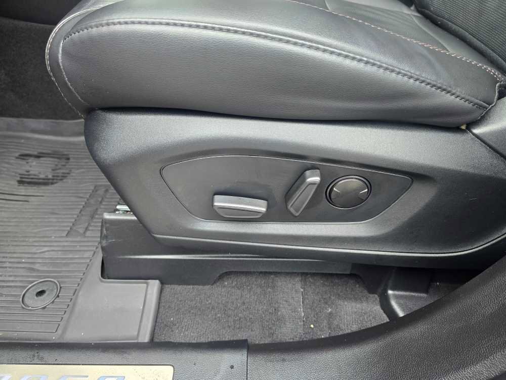 Used 2023 Ford Explorer Platinum w/ Technology Package image 16
