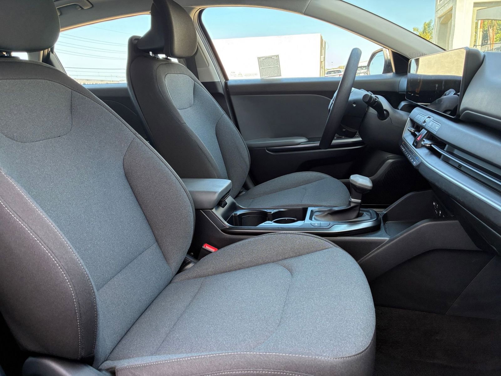 Used 2025 Kia K4 LXS image 35