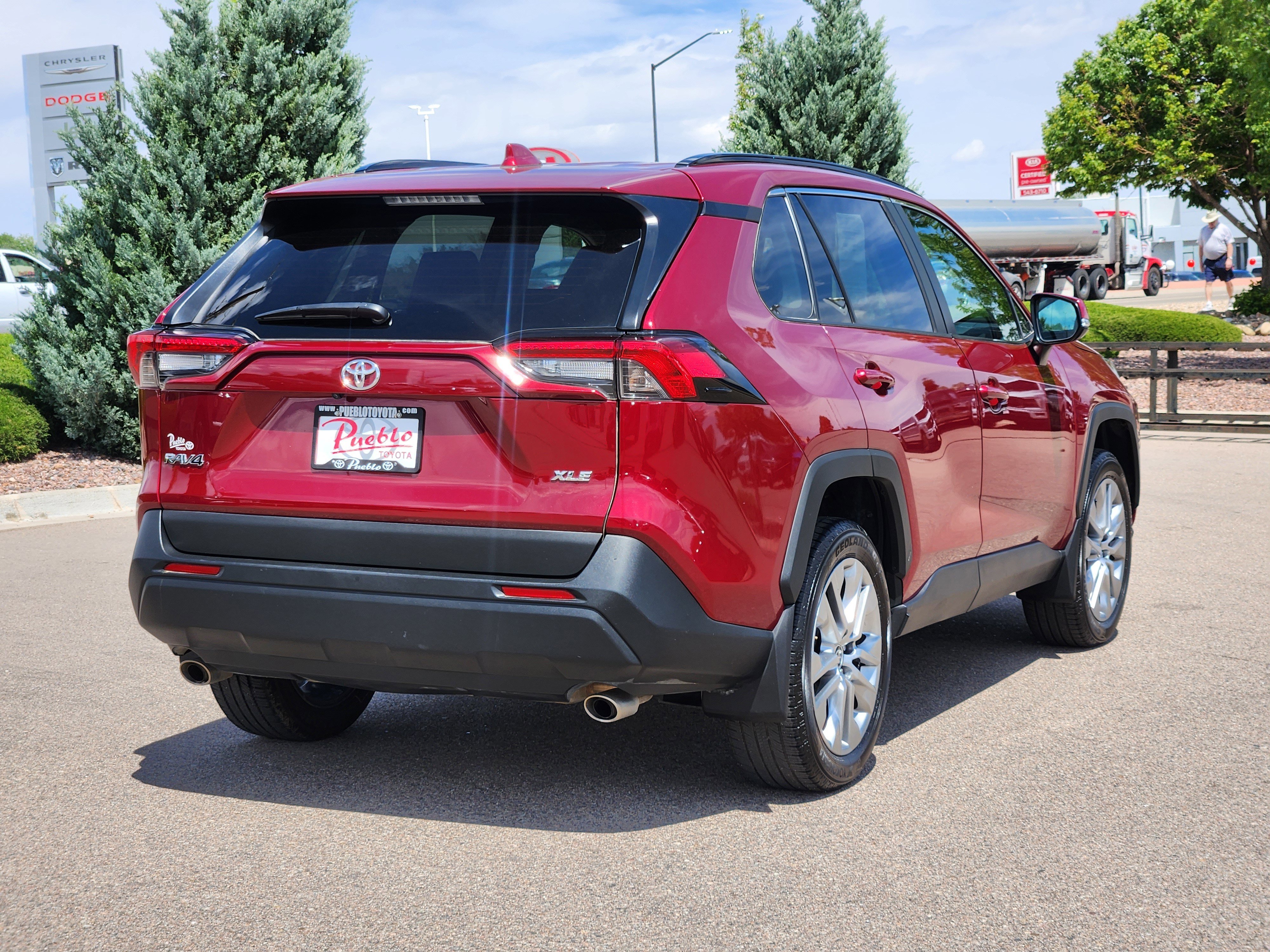 Used 2024 Toyota RAV4 XLE Premium FWD image 3