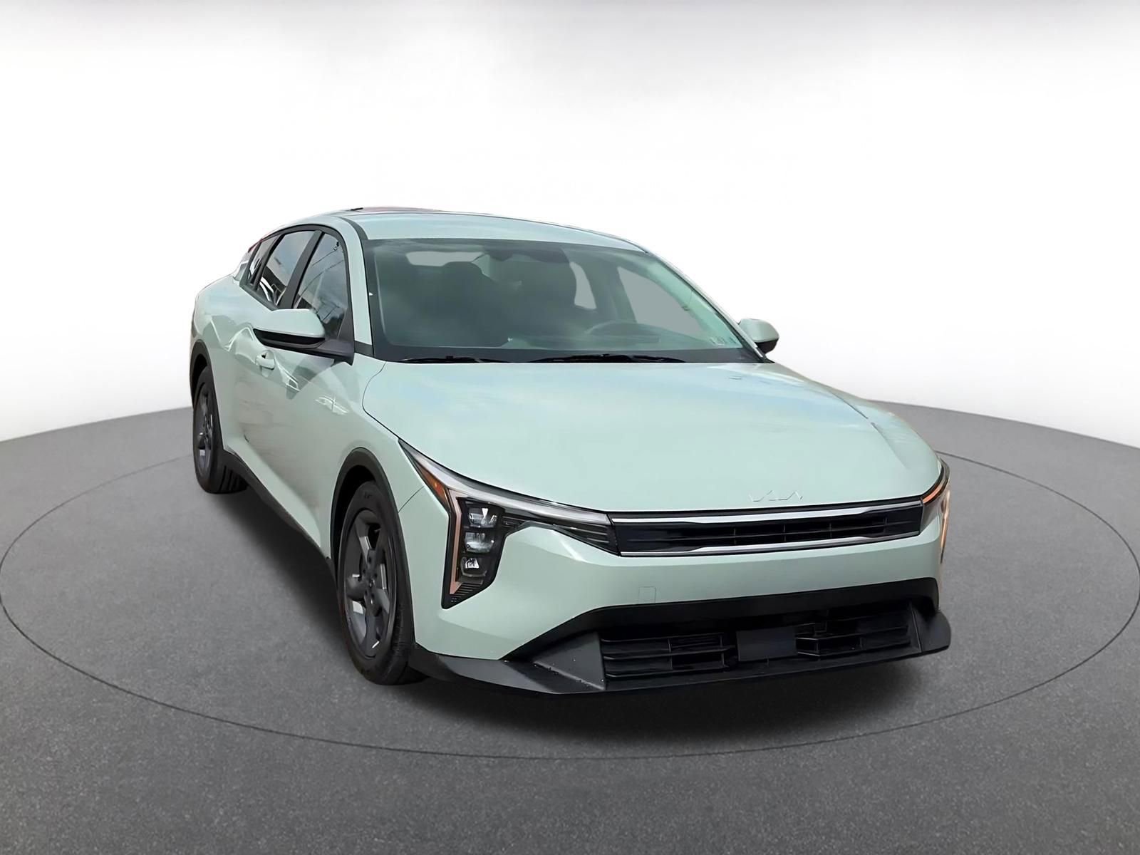 Used 2025 Kia K4 LXS image 3