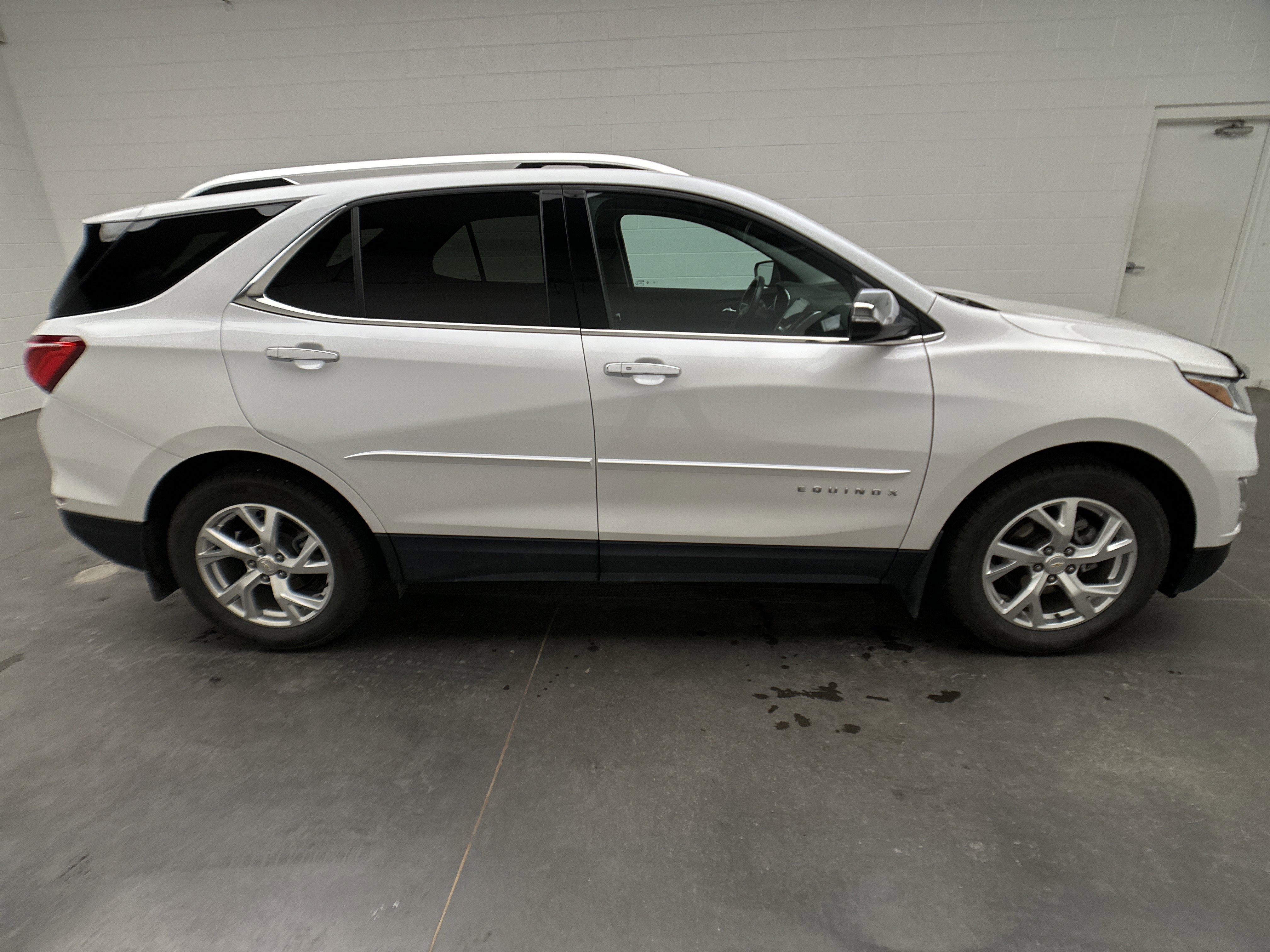 Used 2021 Chevrolet Equinox Premier FWD image 3