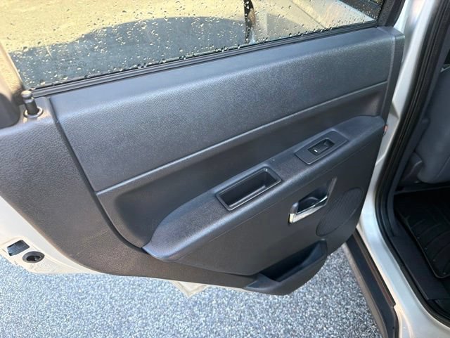 Used 2009 Jeep Grand Cherokee Laredo AWD/4WD image 28