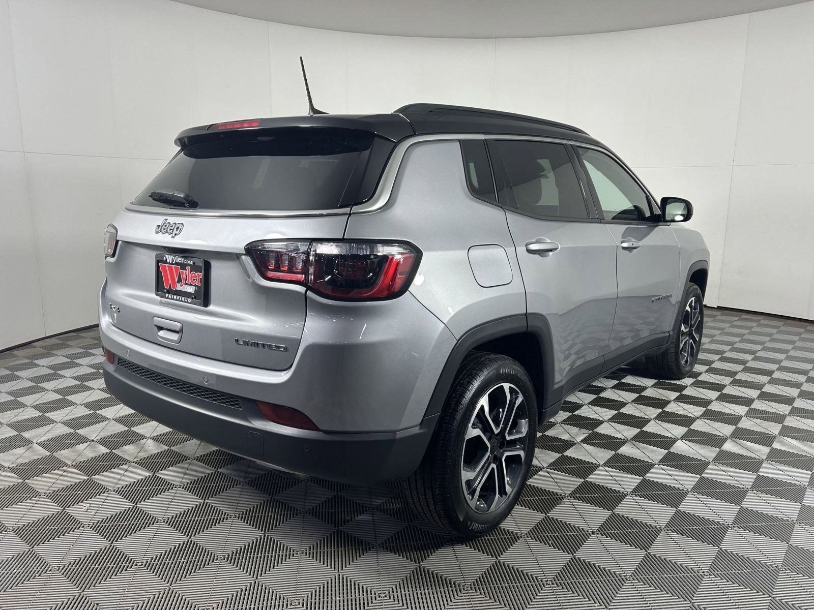 Used 2023 Jeep Compass Limited w/ Sun and Sound Group image 10