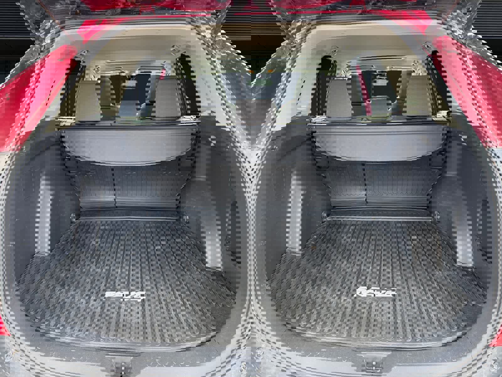 Used 2020 Toyota RAV4 XLE w/ Convenience Package image 11