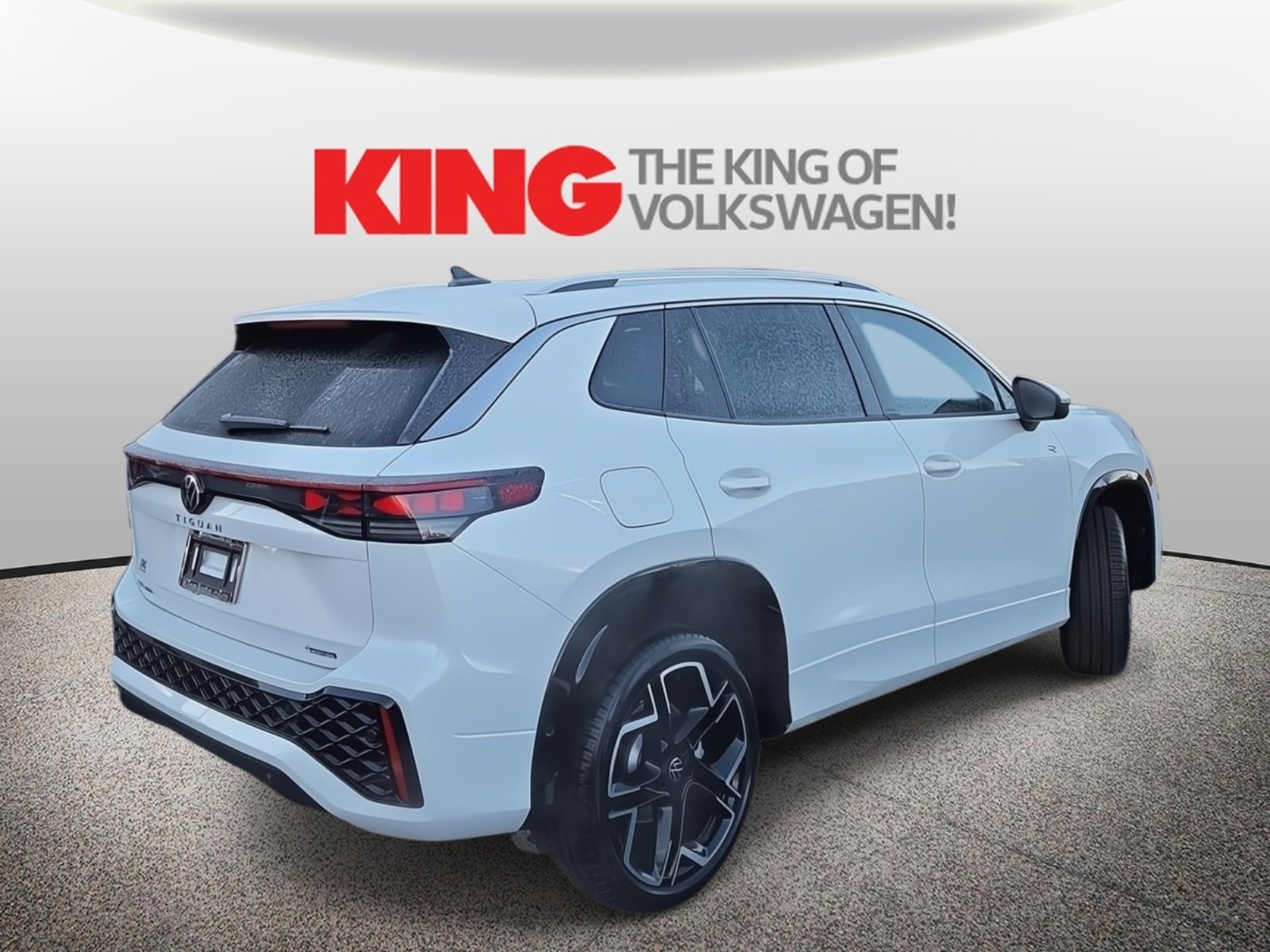 New 2026 Volkswagen Tiguan SEL R-Line image 3