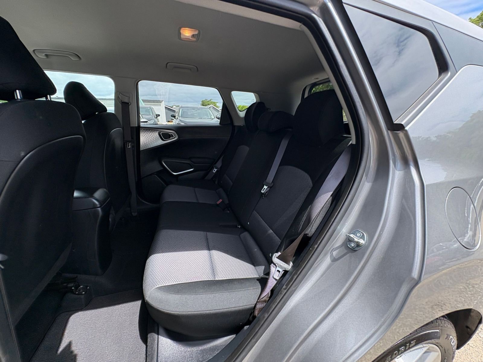 Used 2025 Kia Soul LX w/ LX Technology Package FWD image 23
