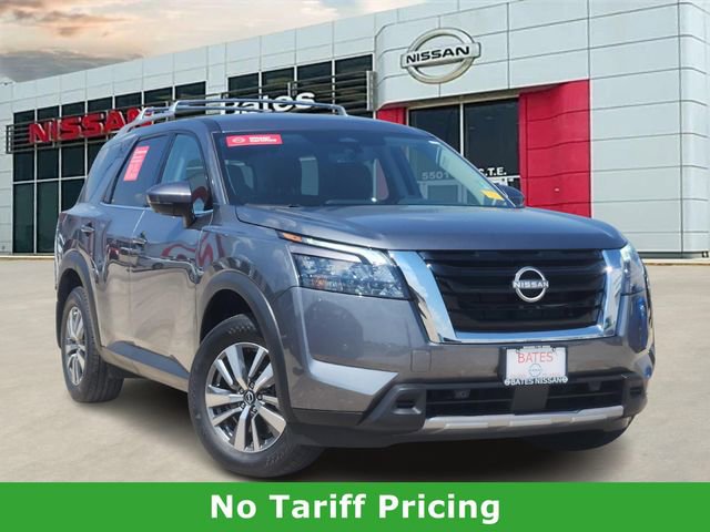 Certified 2025 Nissan Pathfinder SL image 1