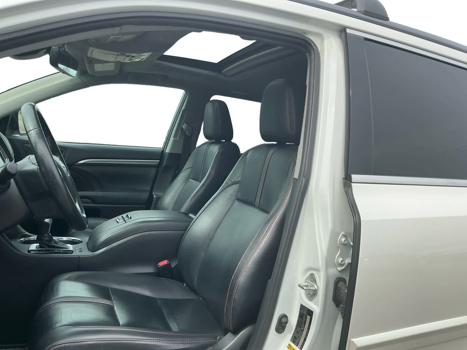 Used 2019 Toyota Highlander SE AWD/4WD image 9
