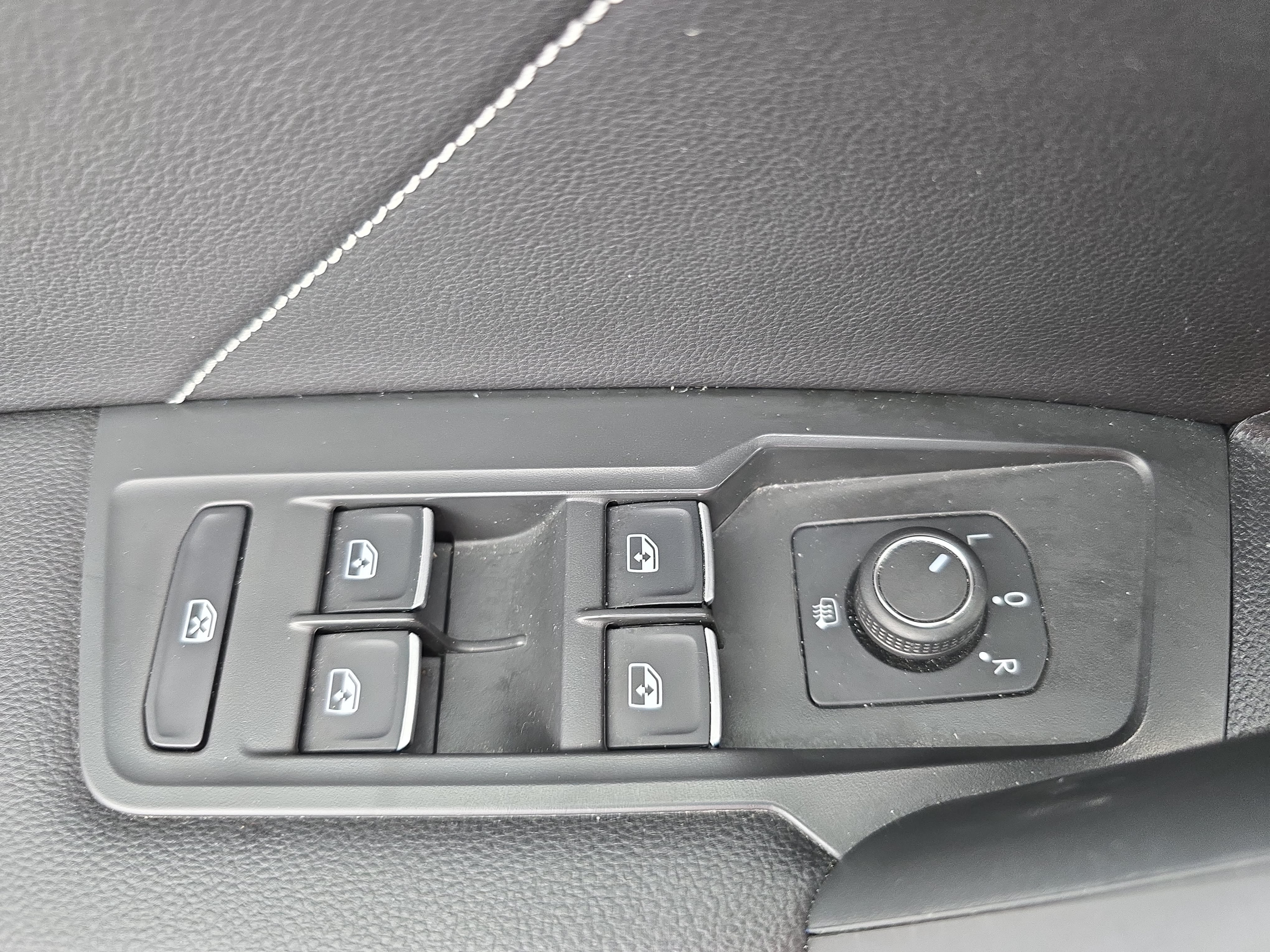 Used 2023 Volkswagen Tiguan SE FWD image 28
