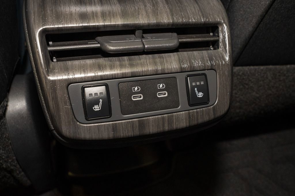 Certified 2025 Nissan Ariya Platinum image 8