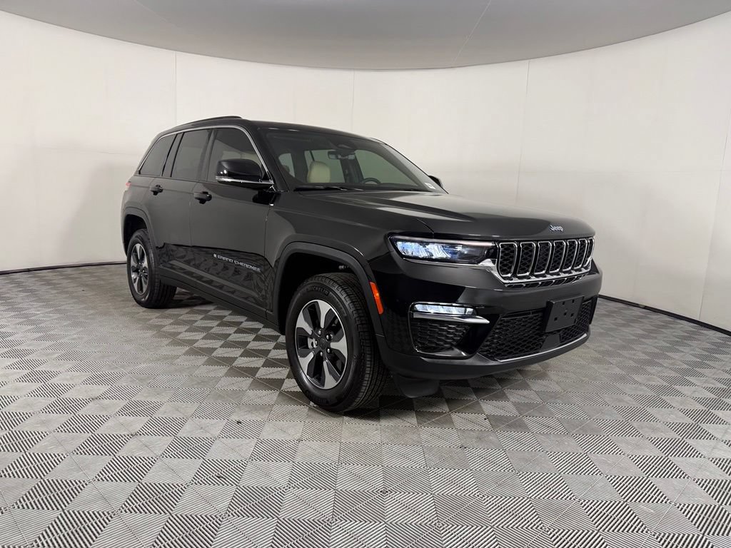 Used 2025 Jeep Grand Cherokee Limited 4xe AWD/4WD image 3