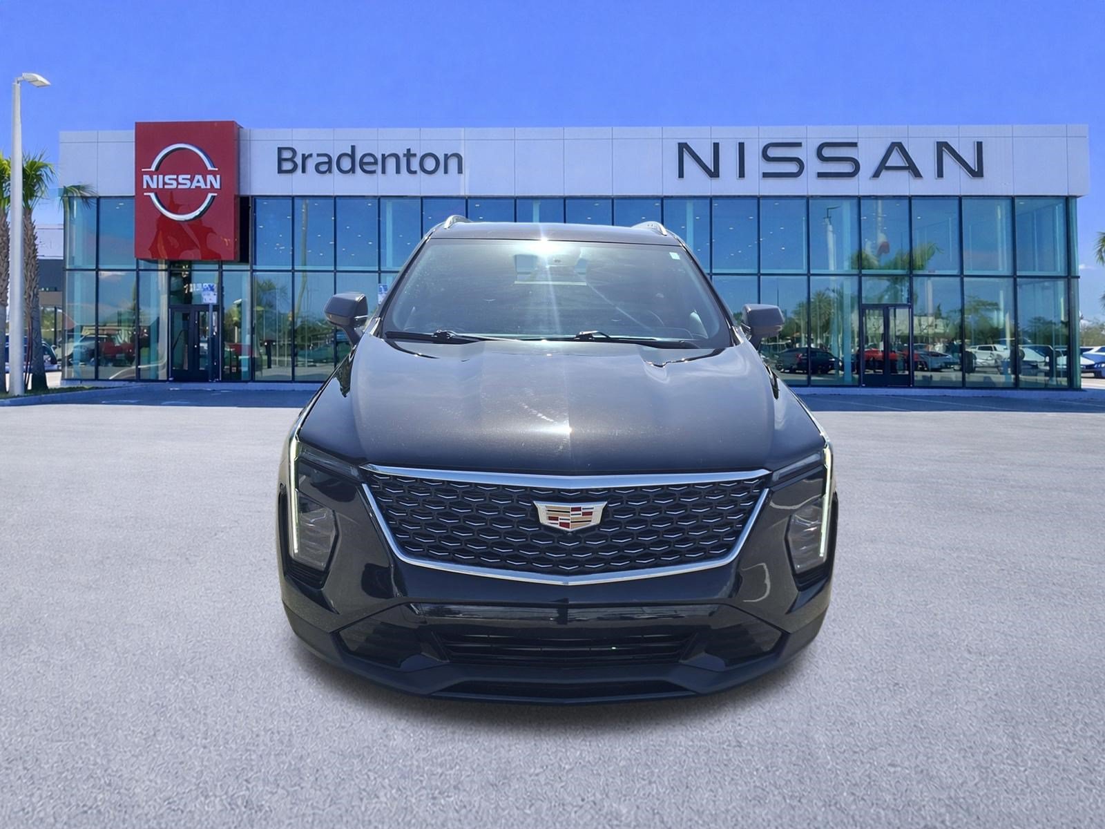 Used 2025 Cadillac XT4 Premium Luxury FWD image 2