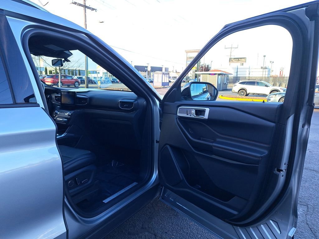 Used 2020 Ford Explorer Limited w/ Class III Trailer Tow Package image 16