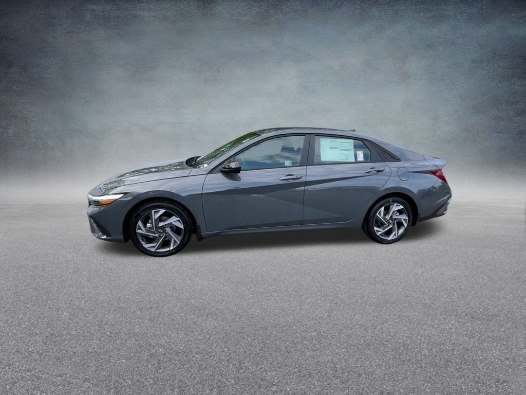 Used 2025 Hyundai Elantra Sport image 11