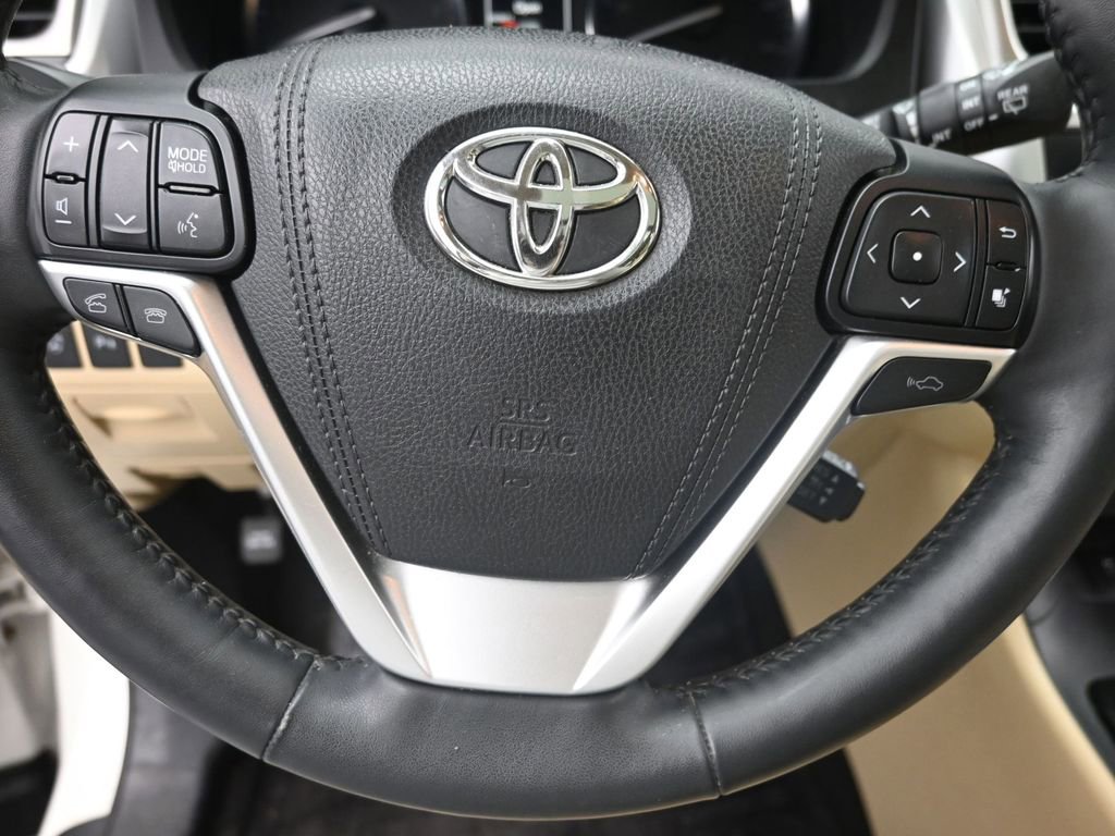 Used 2015 Toyota Highlander Limited Platinum image 14