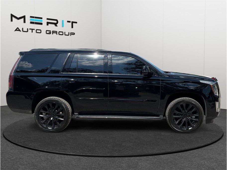 Used 2019 Cadillac Escalade Luxury w/ Escalade Sport Edition AWD/4WD image 10