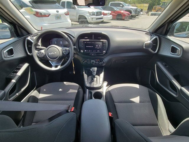 Used 2024 Kia Soul LX w/ Option Group 015 FWD image 2