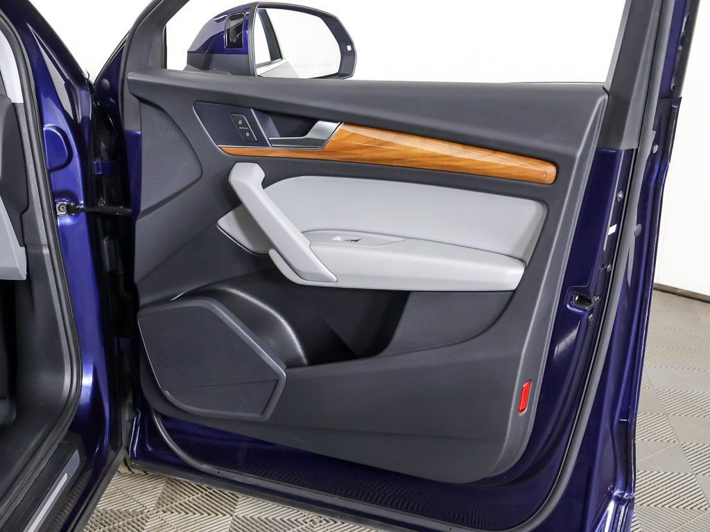 Used 2024 Audi Q5 2.0T Premium w/ Convenience Package image 24