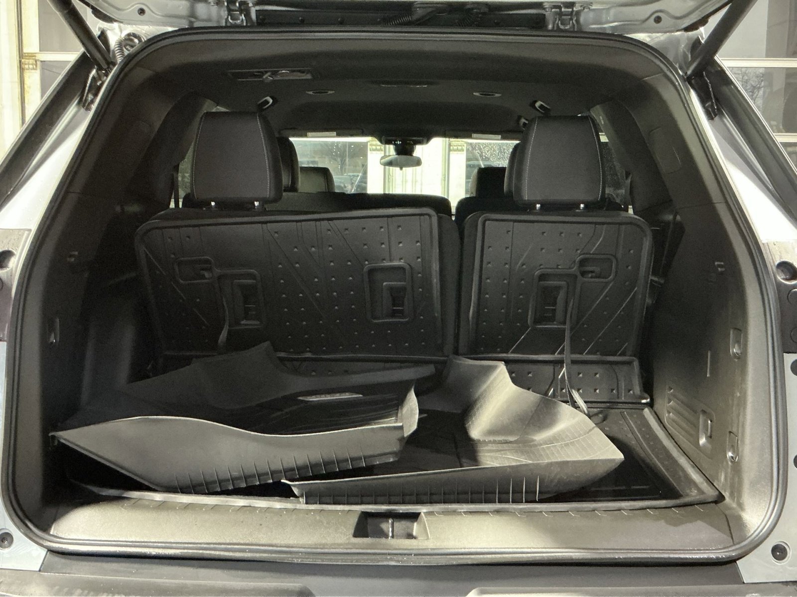Used 2023 Chevrolet Traverse LT w/ LPO, Floor Liner Package image 33