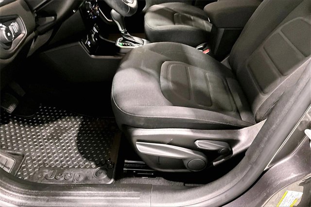 Used 2019 Jeep Renegade Latitude w/ Cold Weather Group image 19