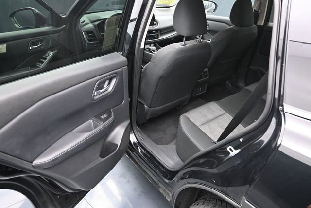 Used 2025 Nissan Rogue SV AWD/4WD image 26
