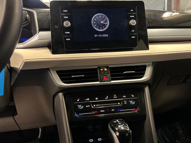 Certified 2025 Volkswagen Taos SE image 24