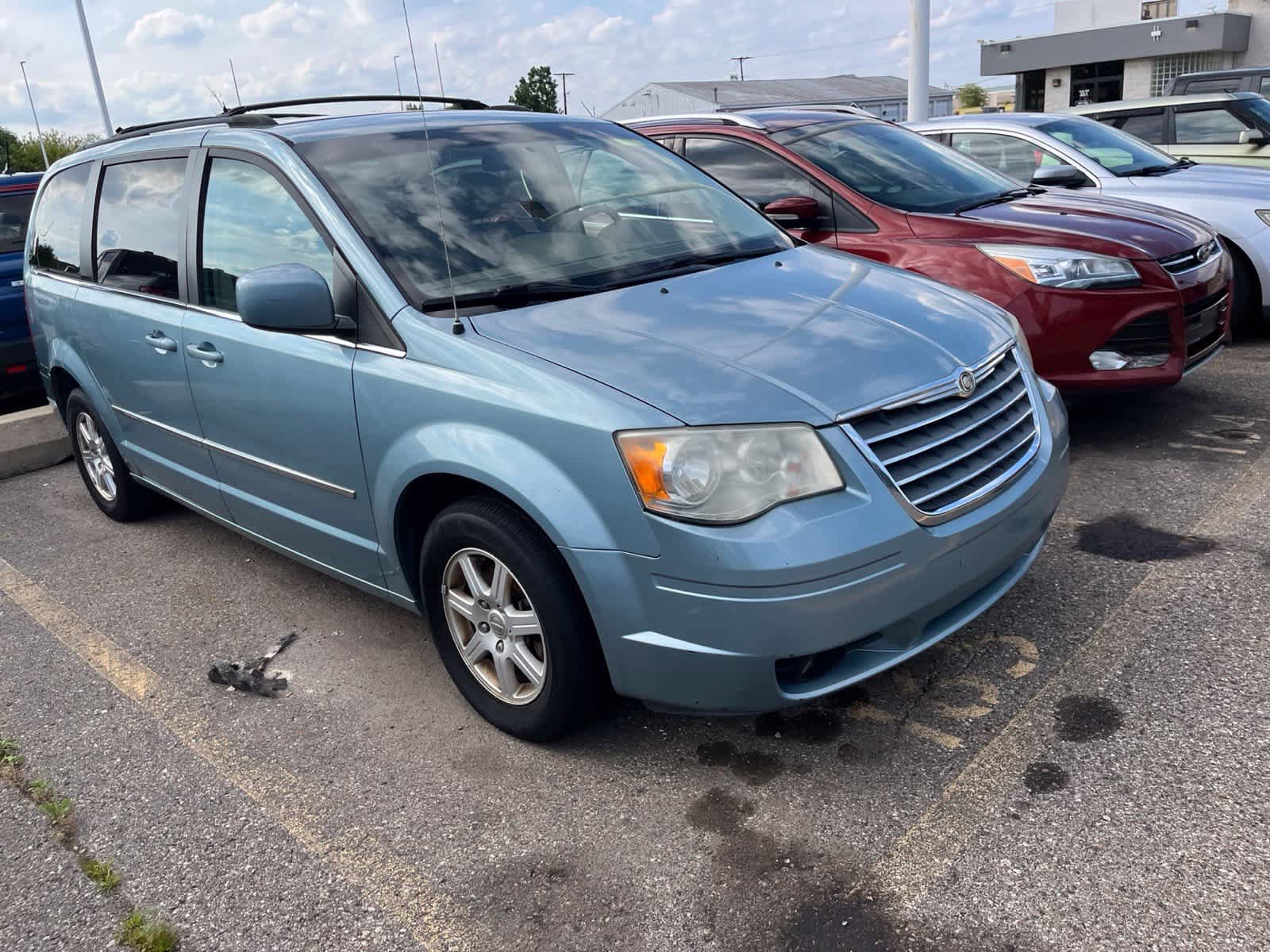 Used 2009 Chrysler Town & Country Touring w/ Family Value Group FWD image 18