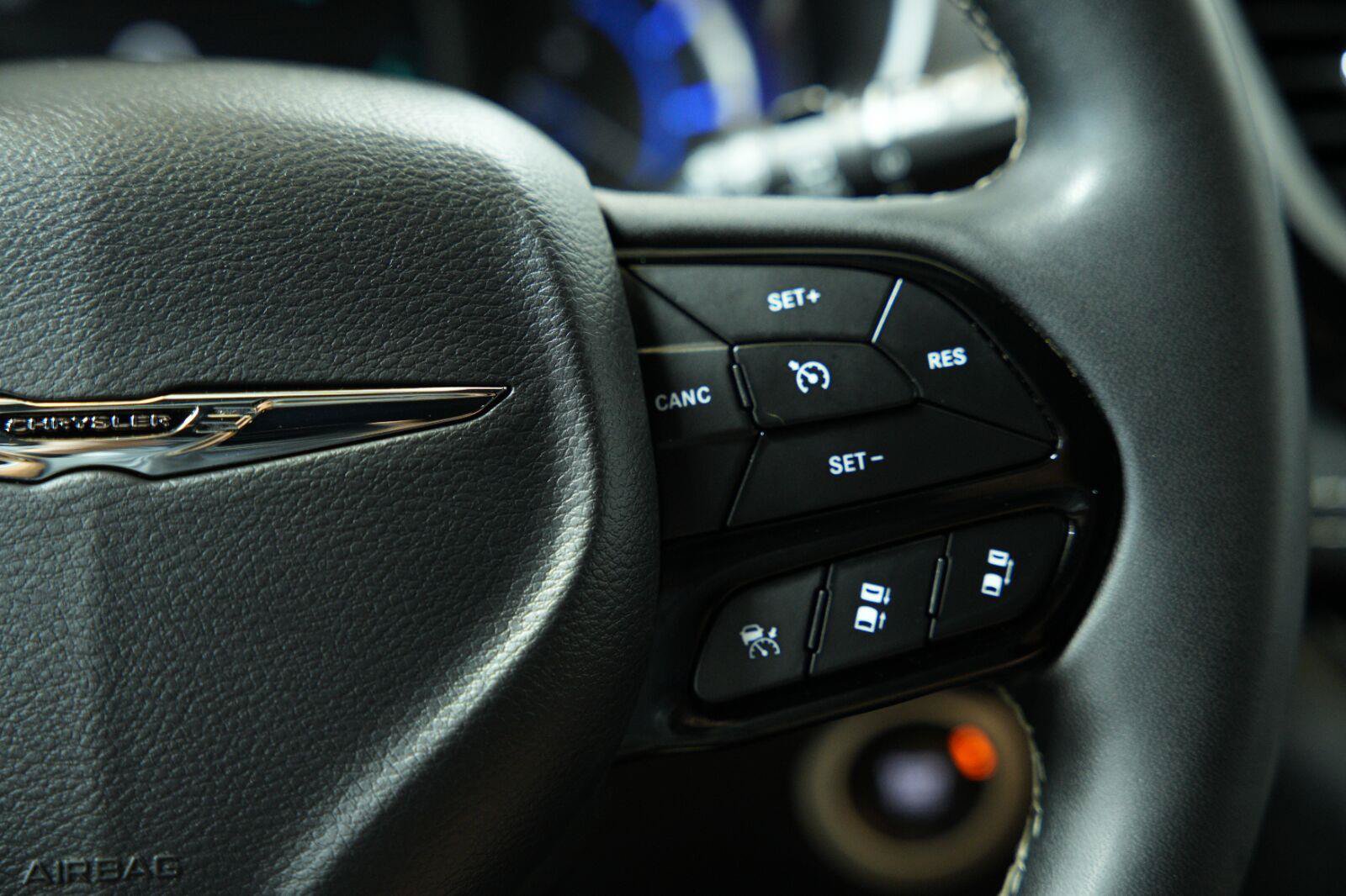 Used 2024 Chrysler Pacifica Limited FWD image 42