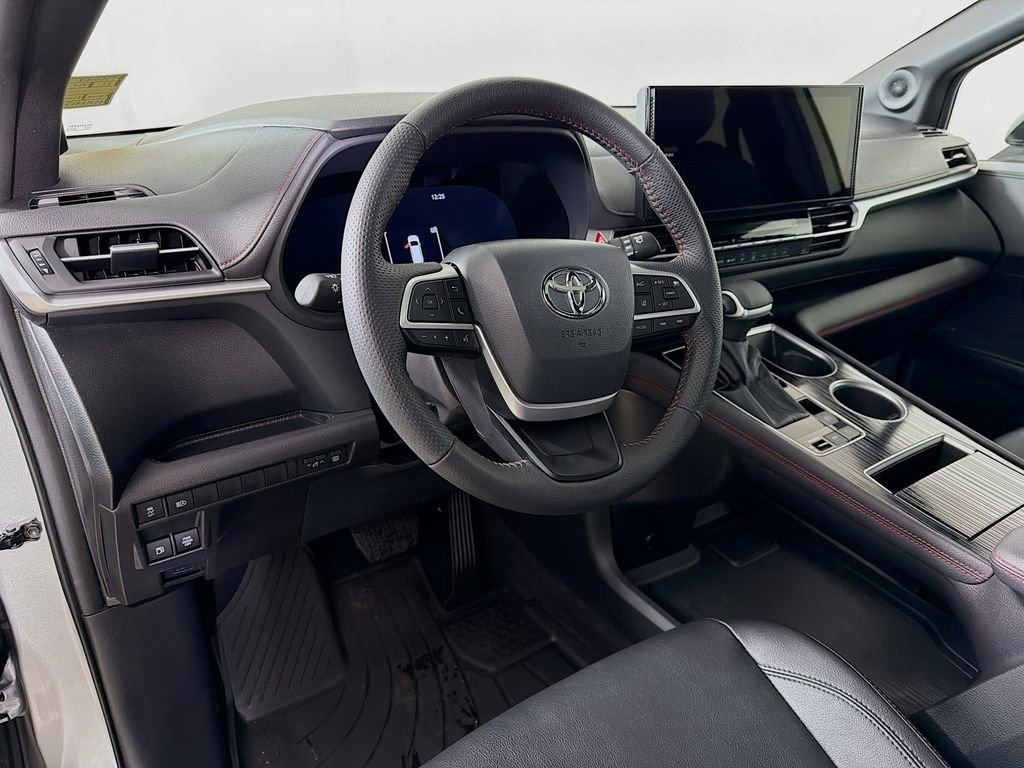 Used 2025 Toyota Sienna XSE w/ XSE Plus Package image 10