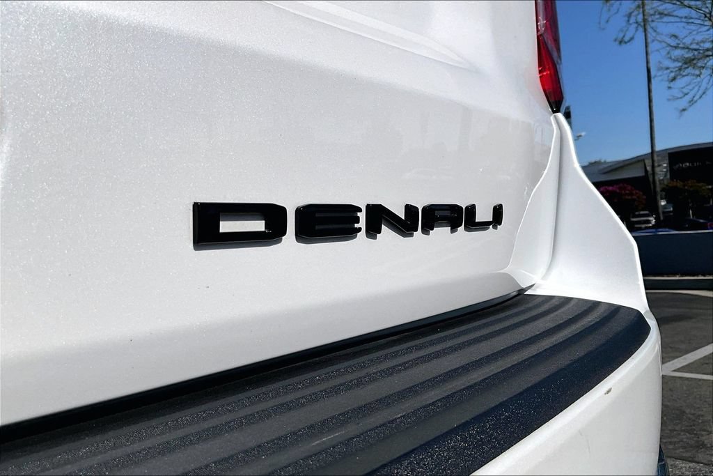Used 2024 GMC Yukon Denali w/ Advanced Technology Package AWD/4WD image 11