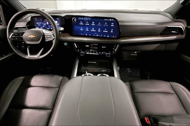 Used 2025 Chevrolet Suburban LT w/ Comfort Package AWD/4WD image 18