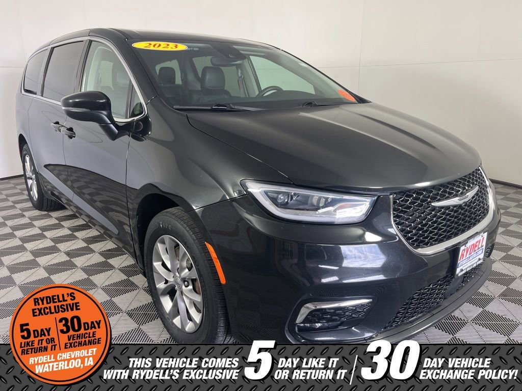 Used 2023 Chrysler Pacifica Touring-L image 1