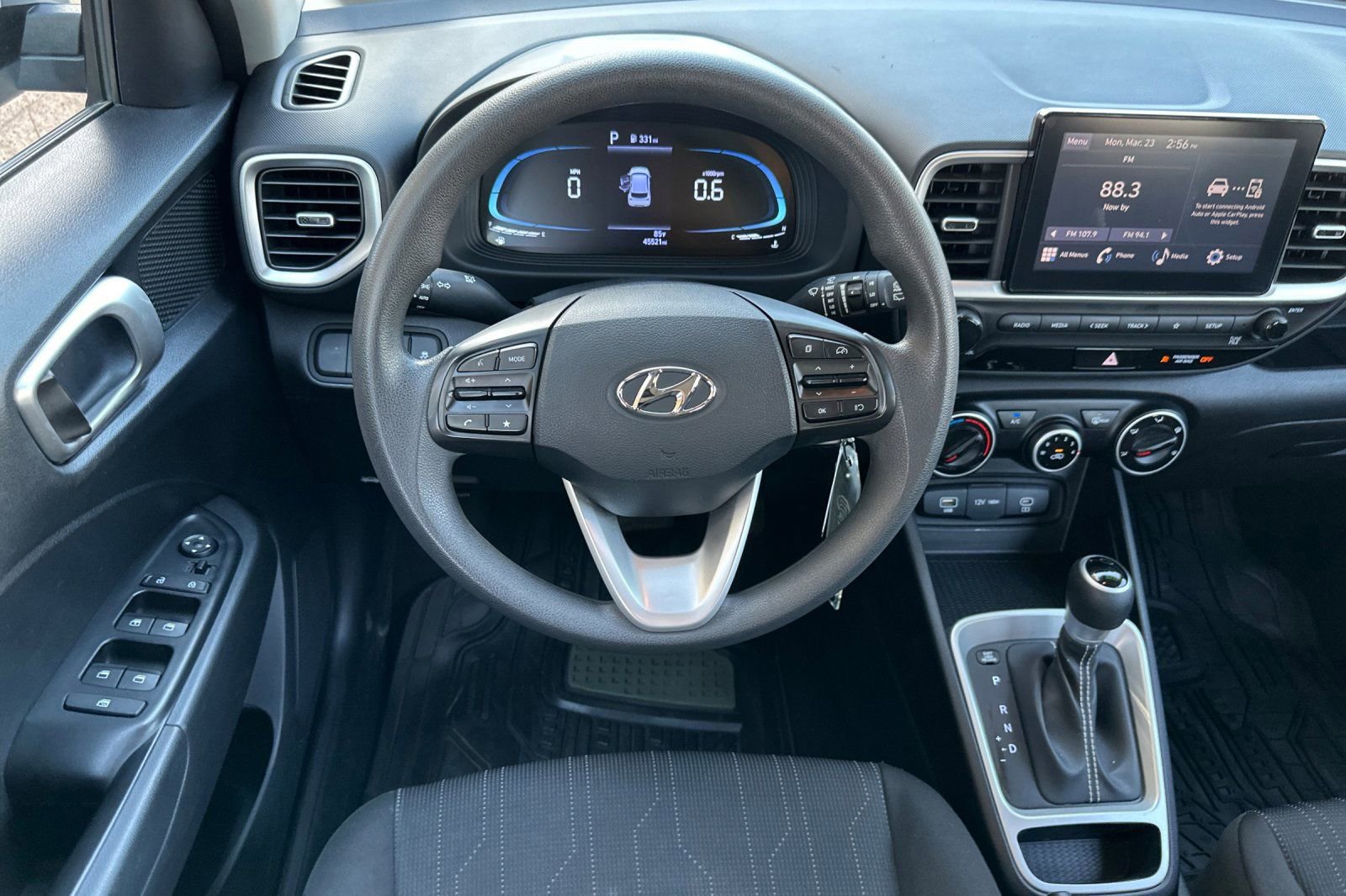 Used 2024 Hyundai Venue SE image 14