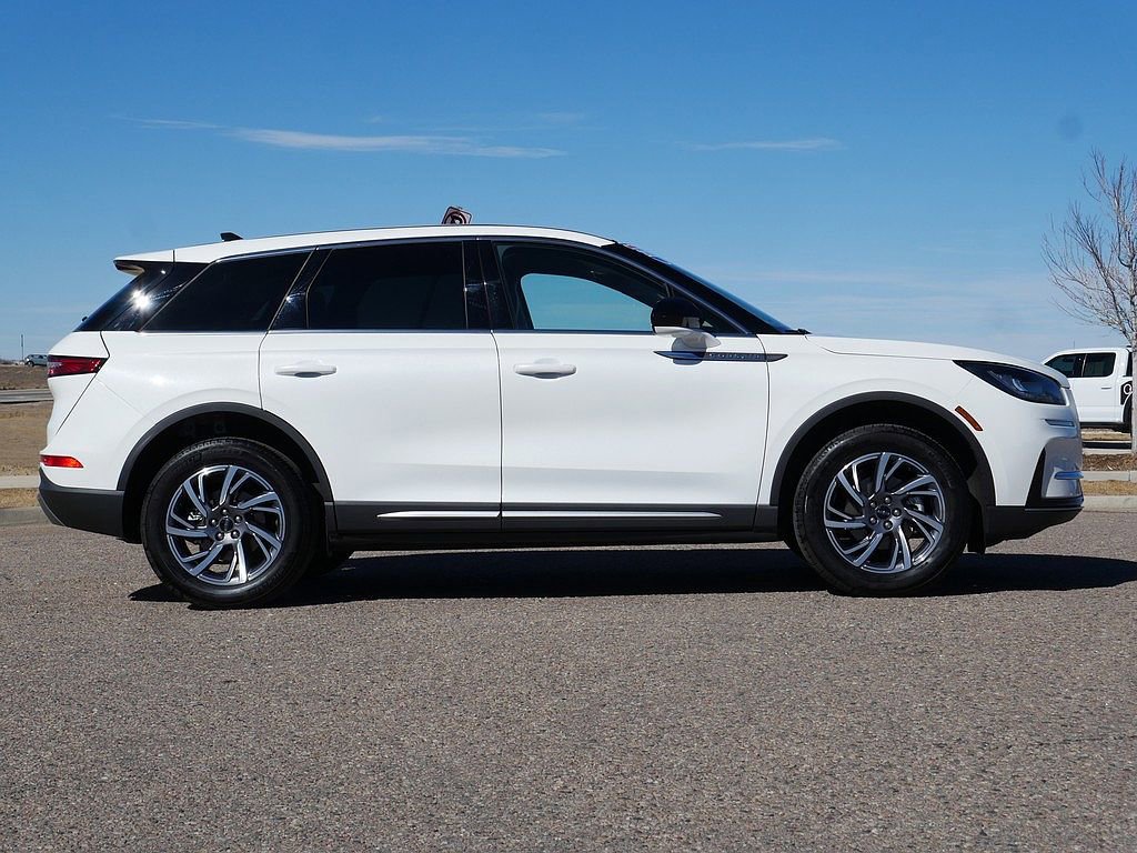 Used 2023 Lincoln Corsair AWD w/ Rear Removable Package Tray image 6