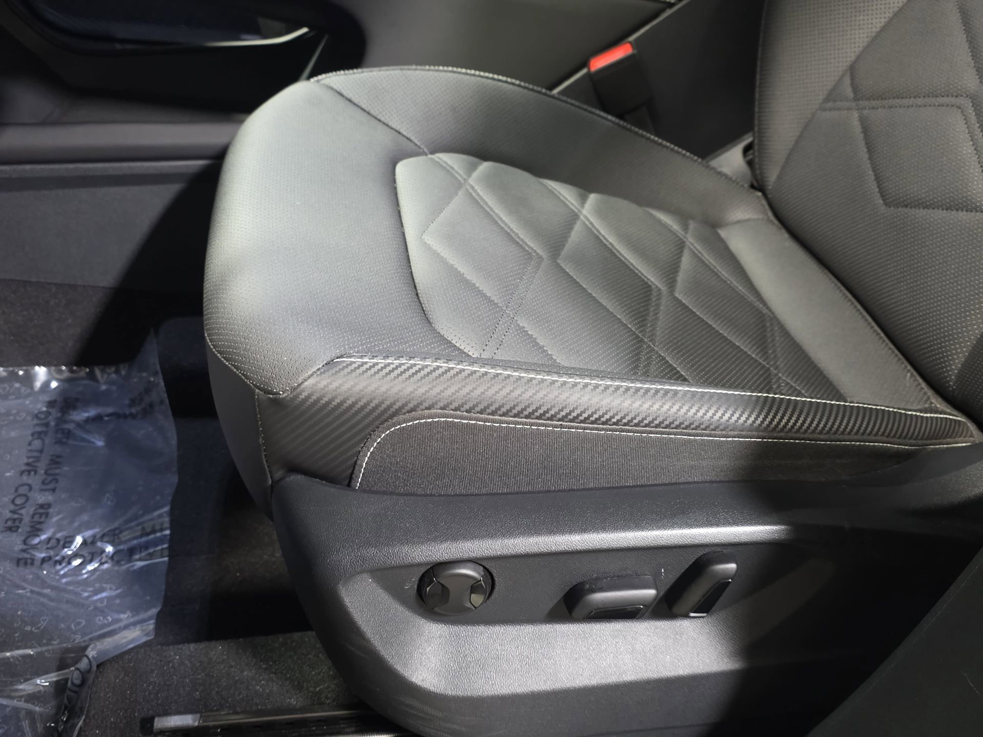 Used 2025 Volkswagen Atlas Cross Sport SE image 28