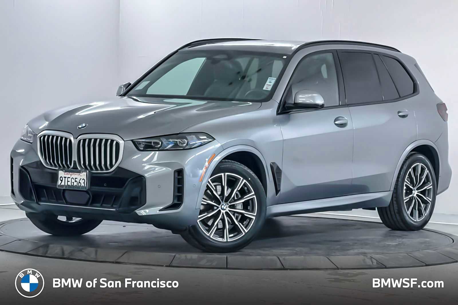 Used 2025 BMW X5 xDrive40i w/ M Sport Package AWD/4WD image 1