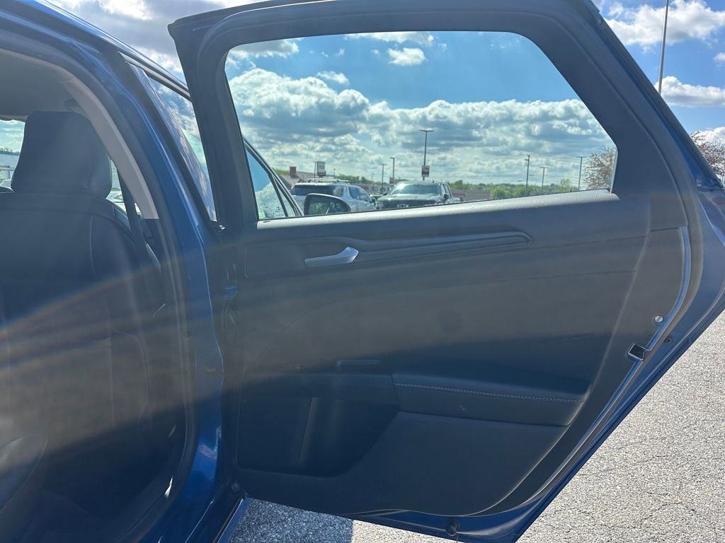 Used 2018 Ford Fusion SE w/ Equipment Group 201A FWD image 16