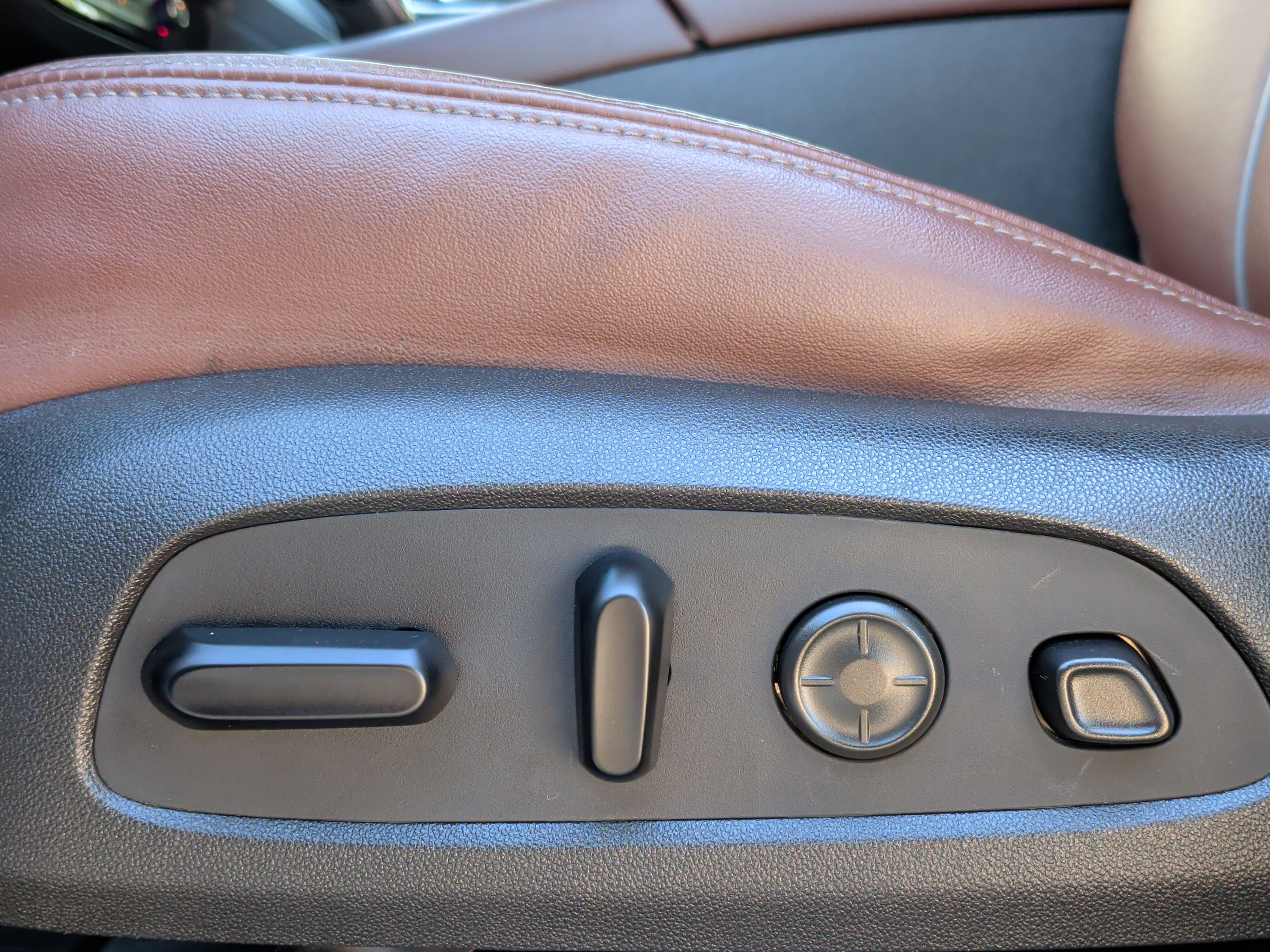 Used 2020 Buick Enclave Avenir w/ Avenir Technology Package image 32