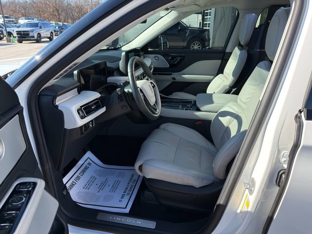 Used 2025 Lincoln Aviator Reserve w/ Equipment Group 201A image 16