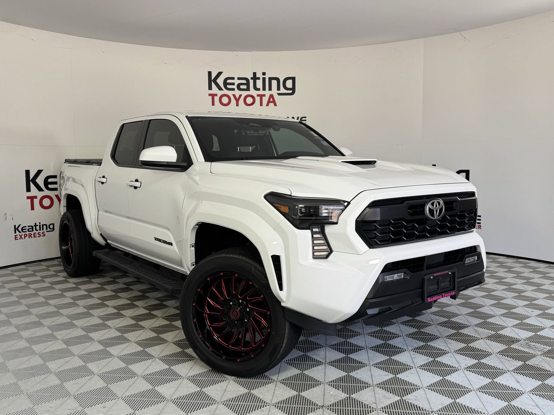 Used 2024 Toyota Tacoma TRD Sport AWD/4WD image 3