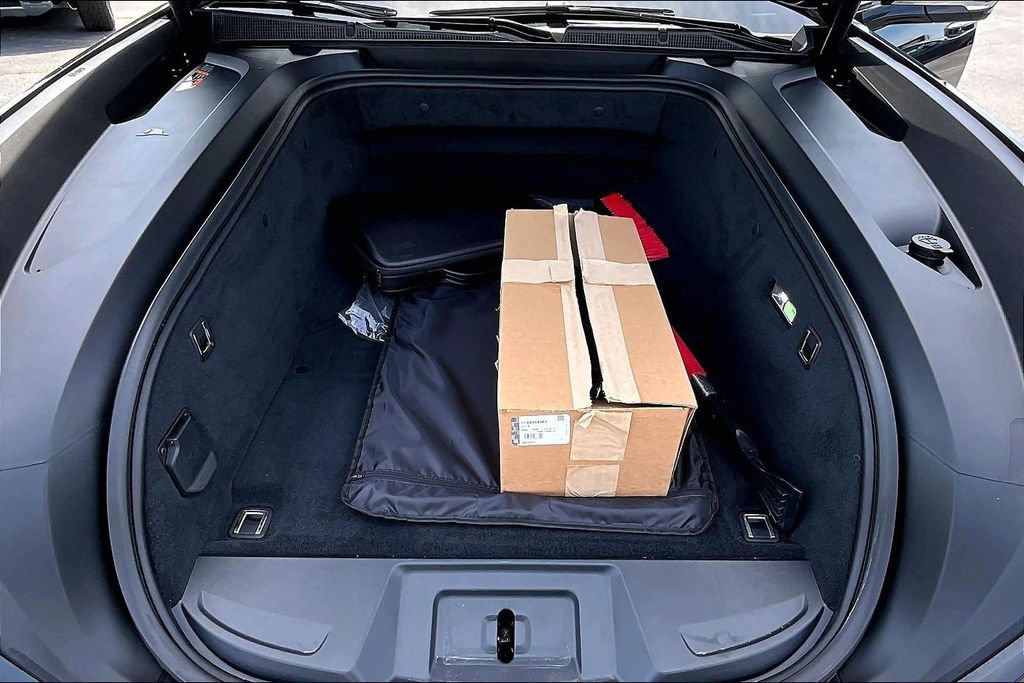 Certified 2025 Cadillac Escalade IQ Luxury 2 w/ LPO, Premium Carpet Package AWD/4WD image 31