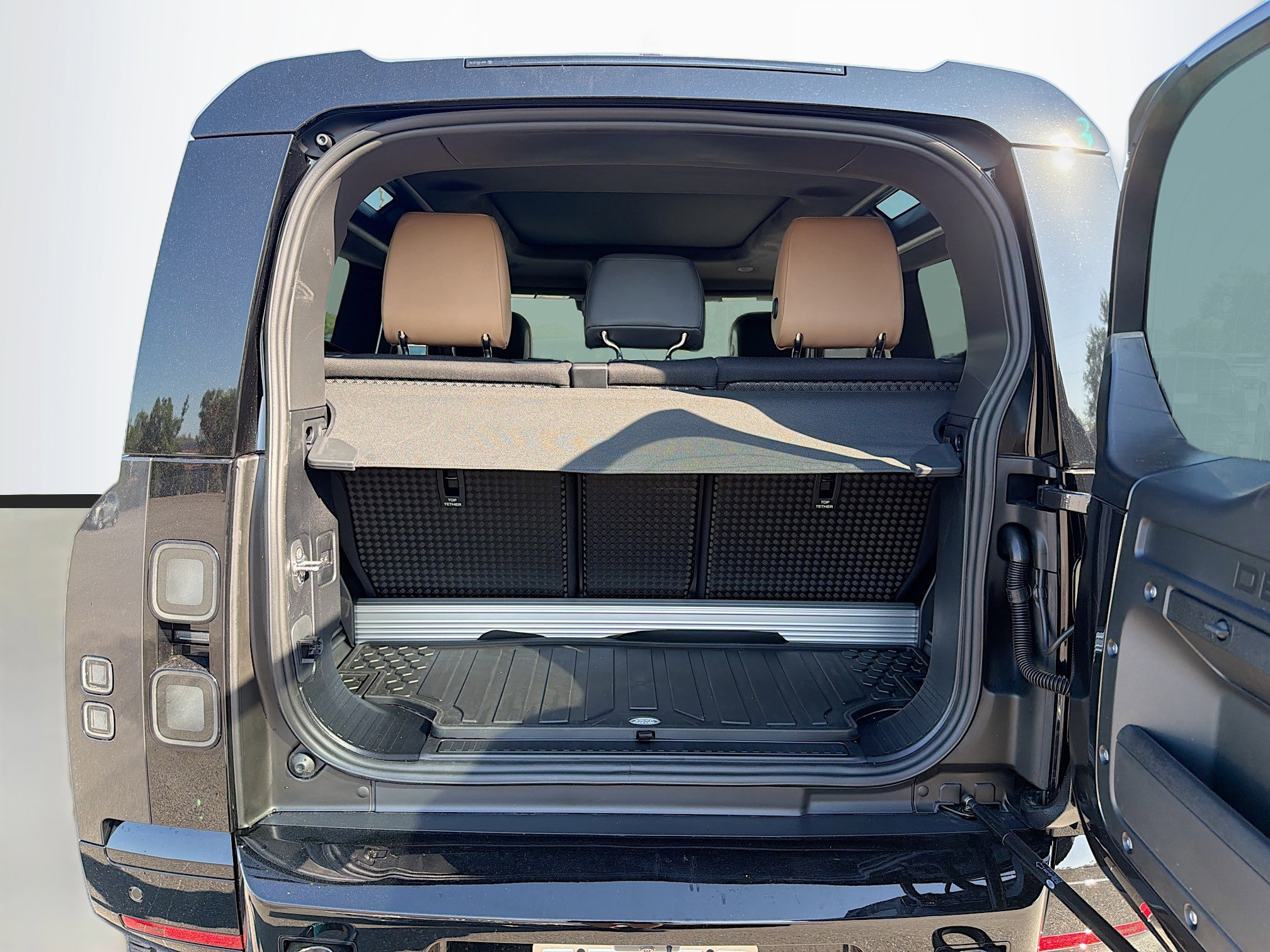 New 2026 Land Rover Defender 90 V8 image 12