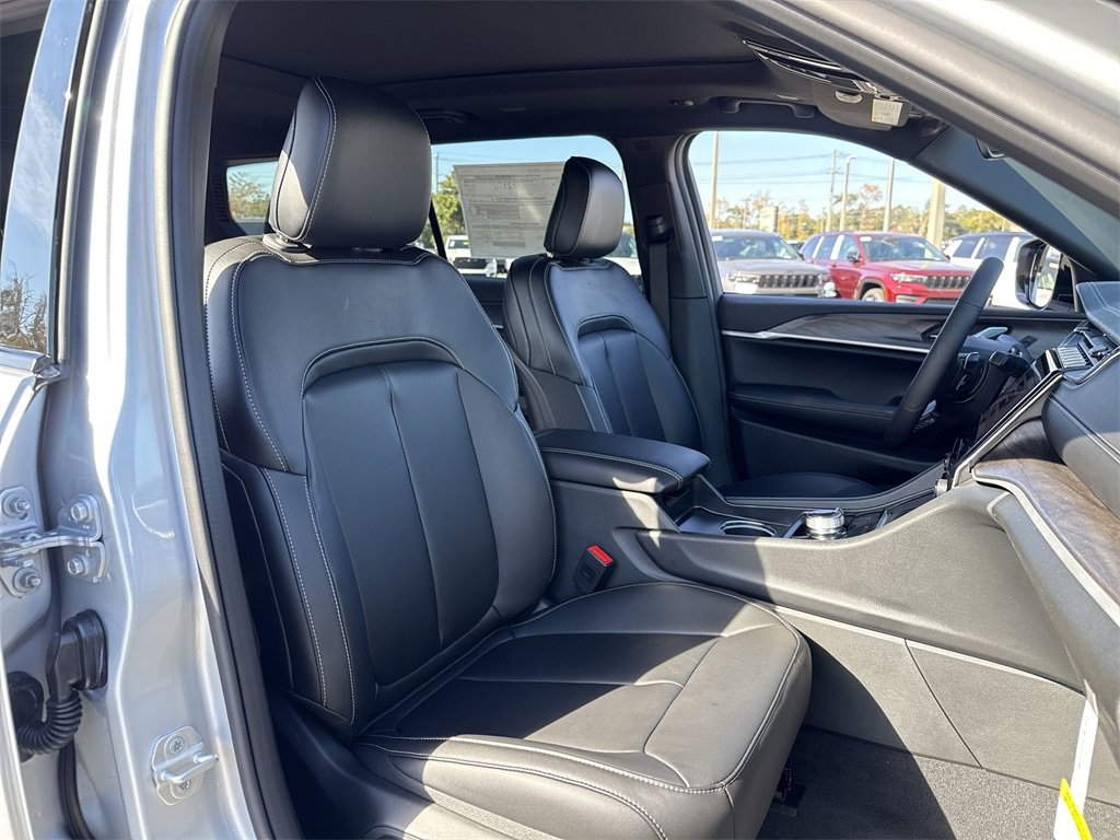 New 2025 Jeep Grand Cherokee L Limited w/ Trailer Tow Package image 30