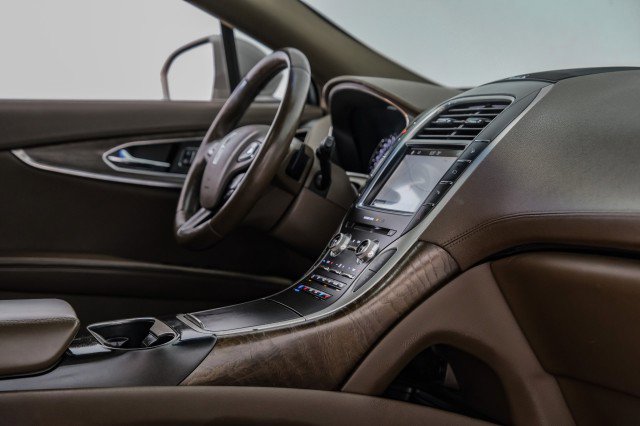 Used 2016 Lincoln MKX Reserve w/ Technology Package FWD image 24