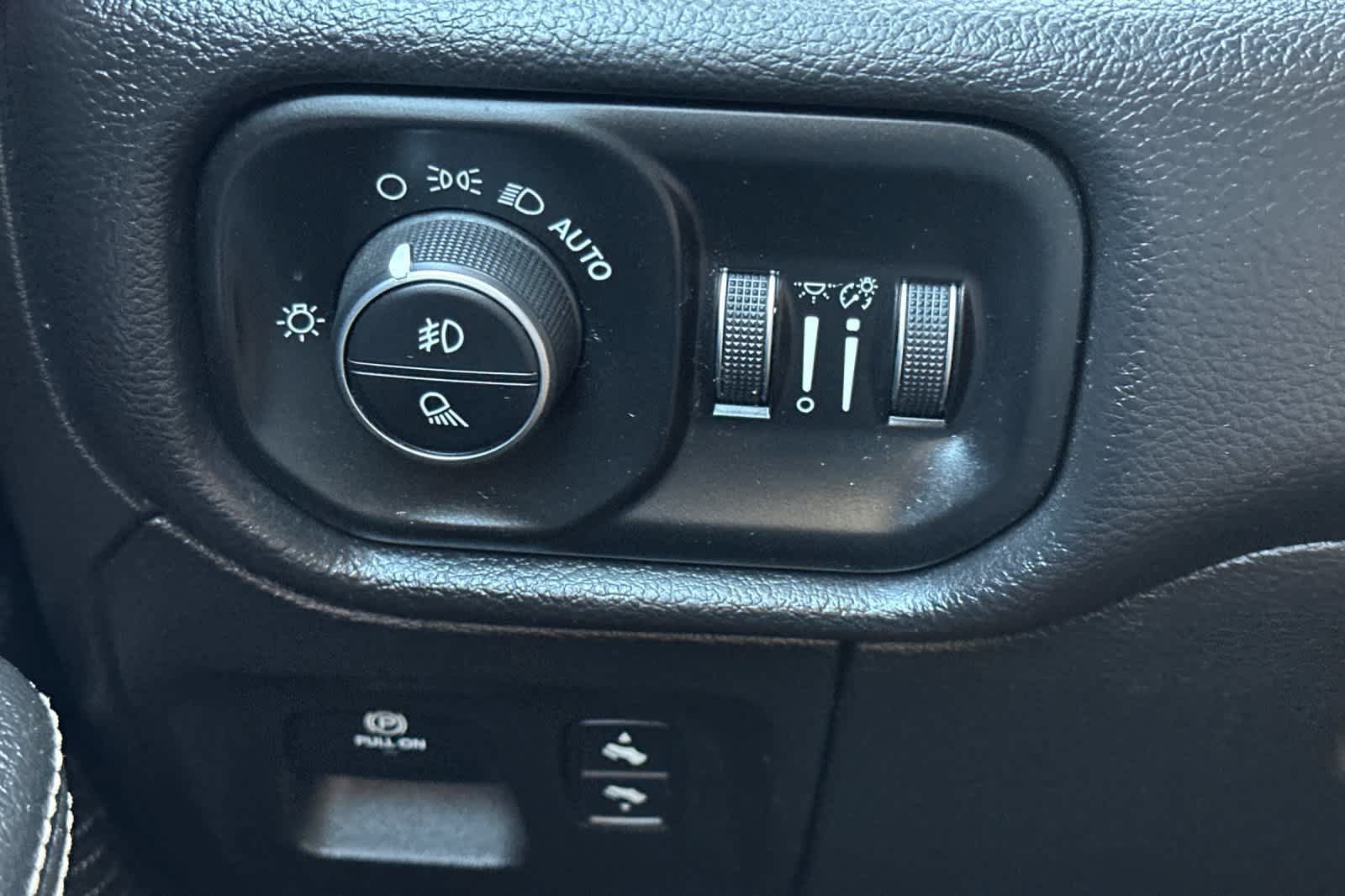 Used 2019 RAM 1500 Laramie AWD/4WD image 32