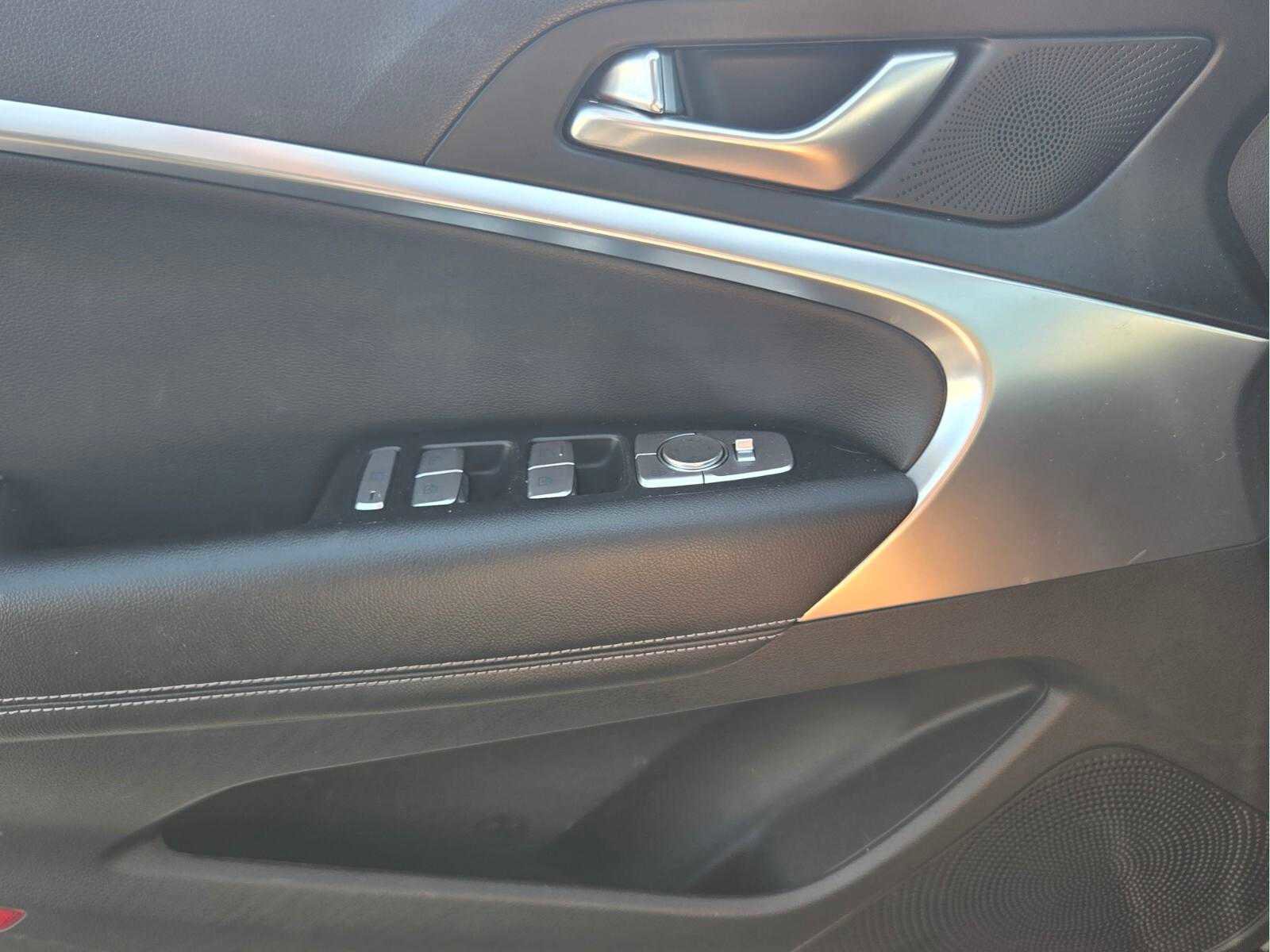 Used 2023 Genesis G70 2.0T RWD image 20