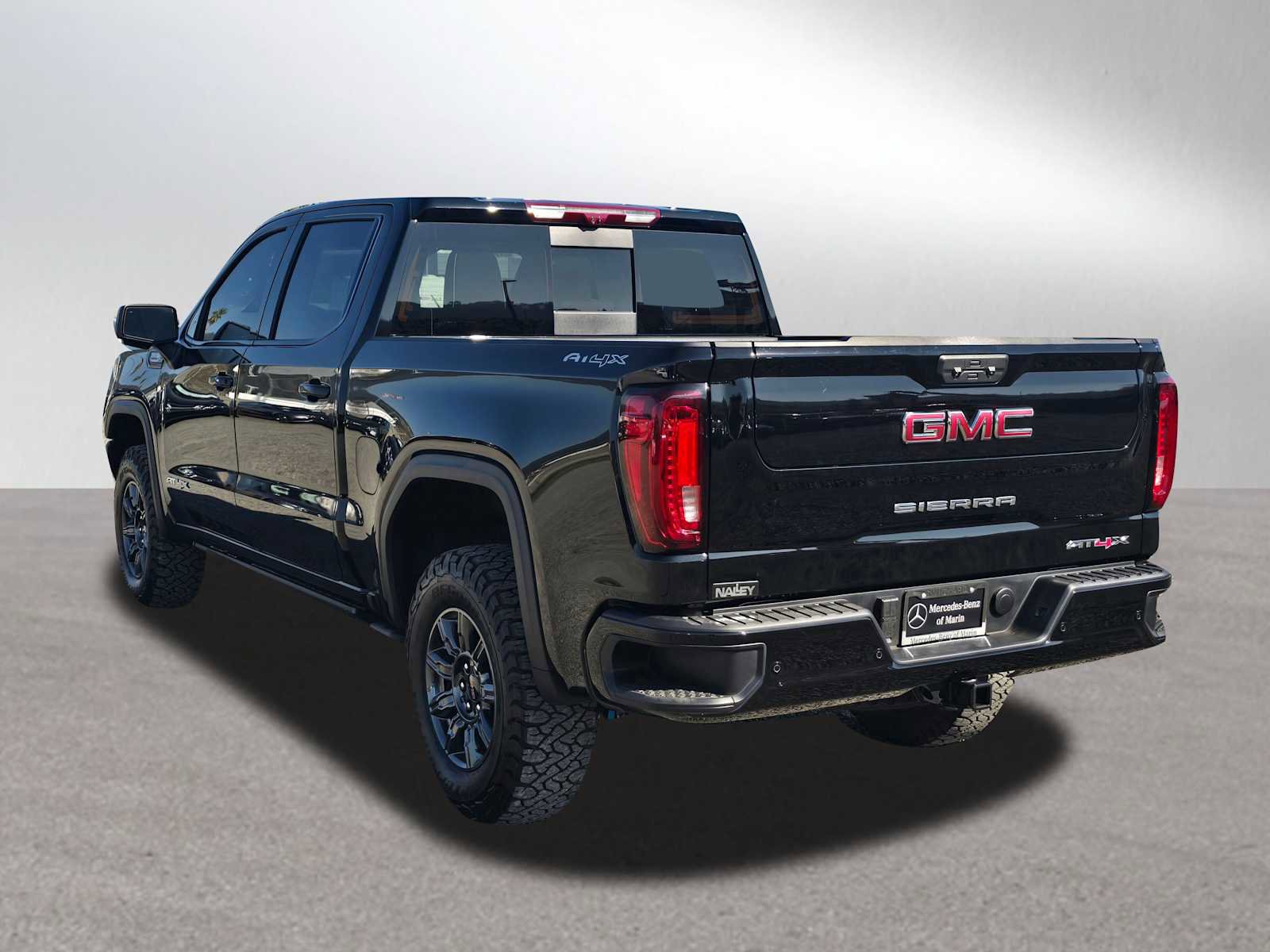 Used 2025 GMC Sierra 1500 AT4X image 5